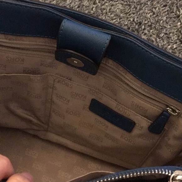 Extra pics of MK Kellen bag set! (Blue) - Picture 6 of 8